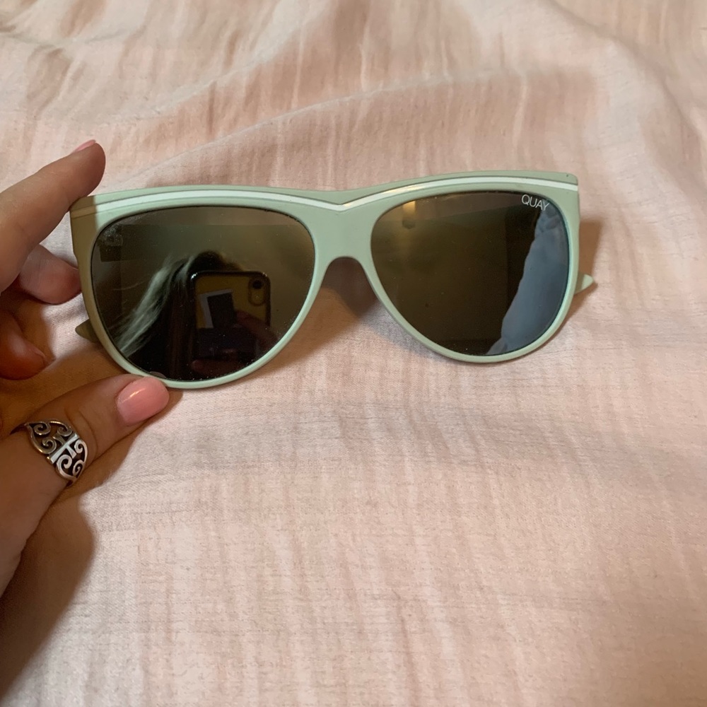 Quay sunglasses, teal color